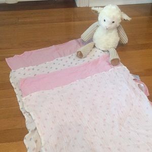 Set of 4 small pink Aden and Anais blankets